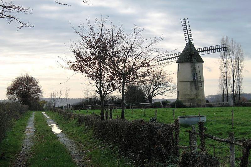 Moulin A Vent Le Champ Du Trail Villa Saint-Cyr-des-Gats Exterior foto